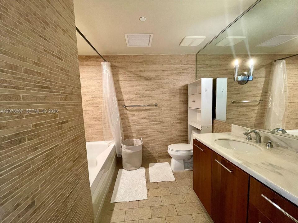 For Rent: $2,200 (0 beds, 1 baths, 449 Square Feet)
