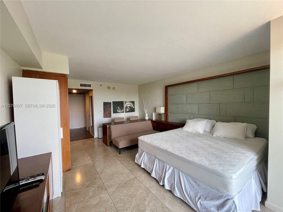 For Rent: $2,200 (0 beds, 1 baths, 449 Square Feet)