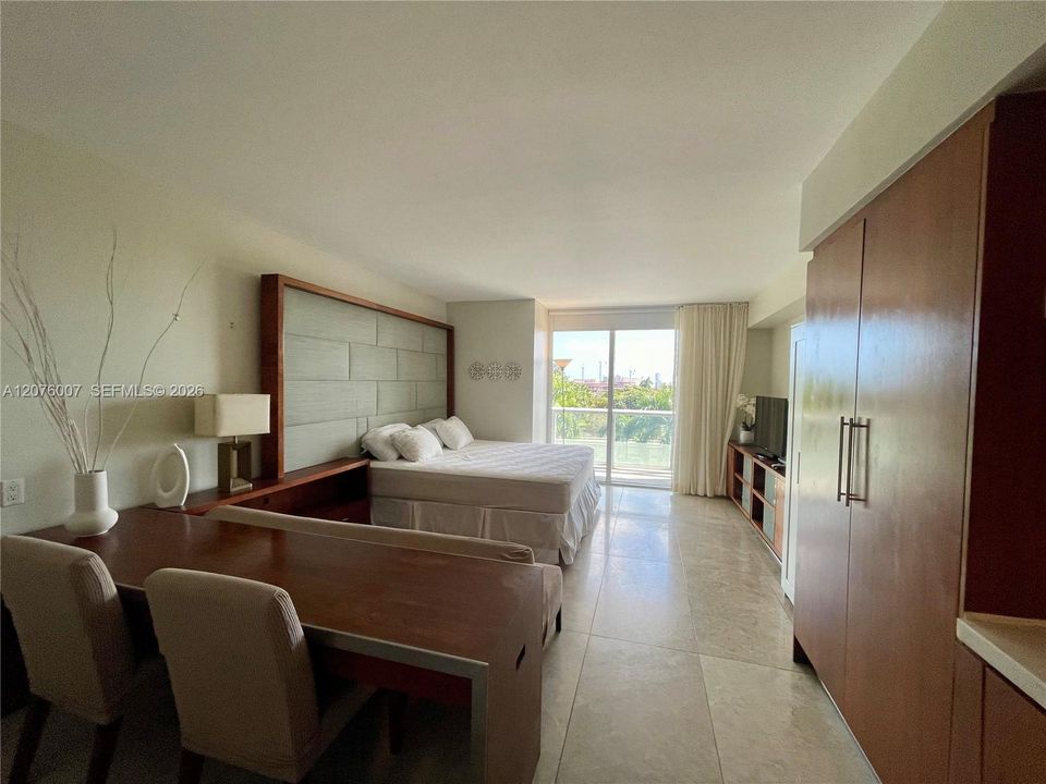 For Rent: $2,200 (0 beds, 1 baths, 449 Square Feet)
