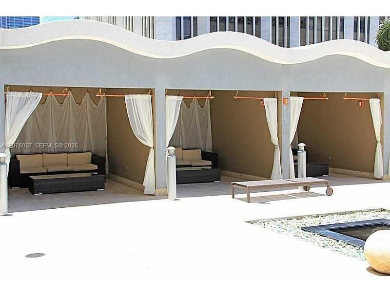 For Rent: $2,200 (0 beds, 1 baths, 449 Square Feet)