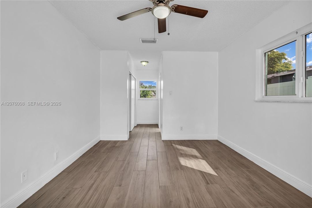 En Venta: $525,000 (4 camas, 2 baños, 1624 Pies cuadrados)