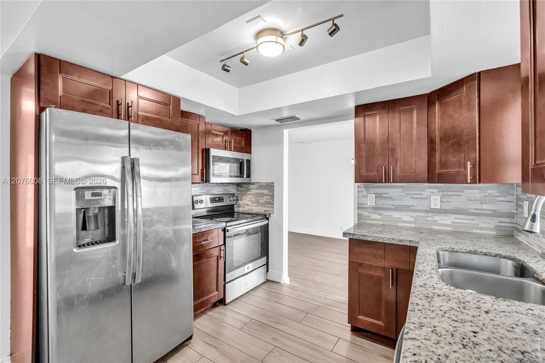En Venta: $525,000 (4 camas, 2 baños, 1624 Pies cuadrados)