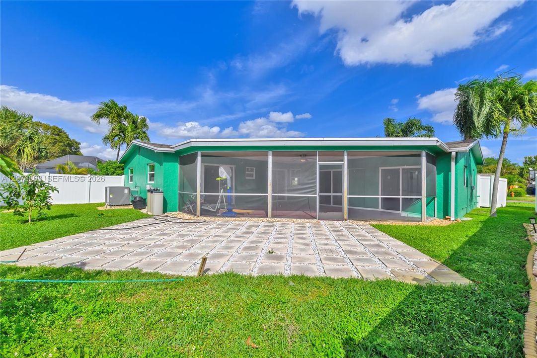 En Venta: $525,000 (4 camas, 2 baños, 1624 Pies cuadrados)