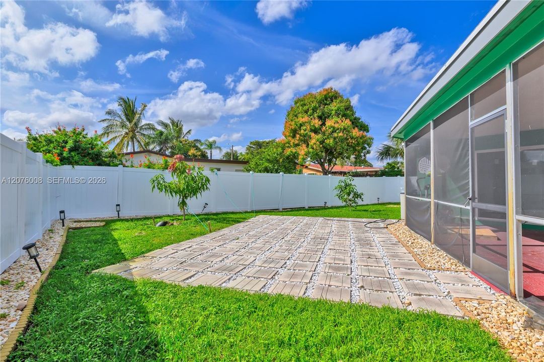 En Venta: $525,000 (4 camas, 2 baños, 1624 Pies cuadrados)