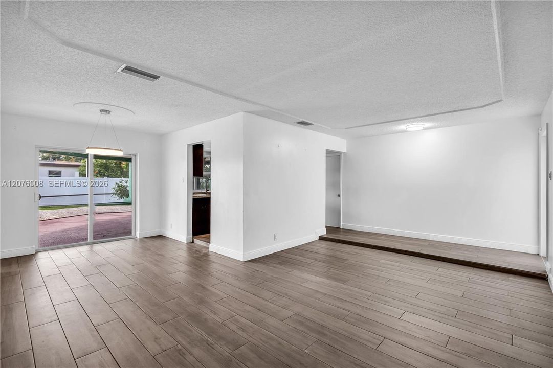 En Venta: $525,000 (4 camas, 2 baños, 1624 Pies cuadrados)
