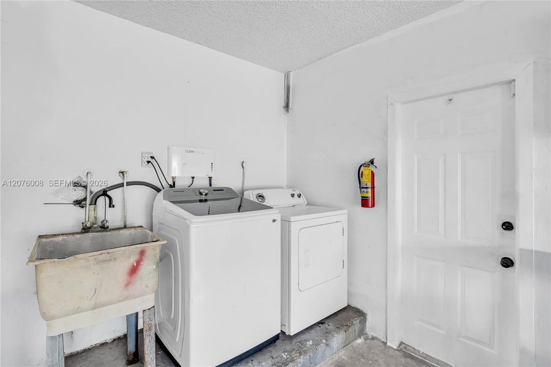 En Venta: $525,000 (4 camas, 2 baños, 1624 Pies cuadrados)