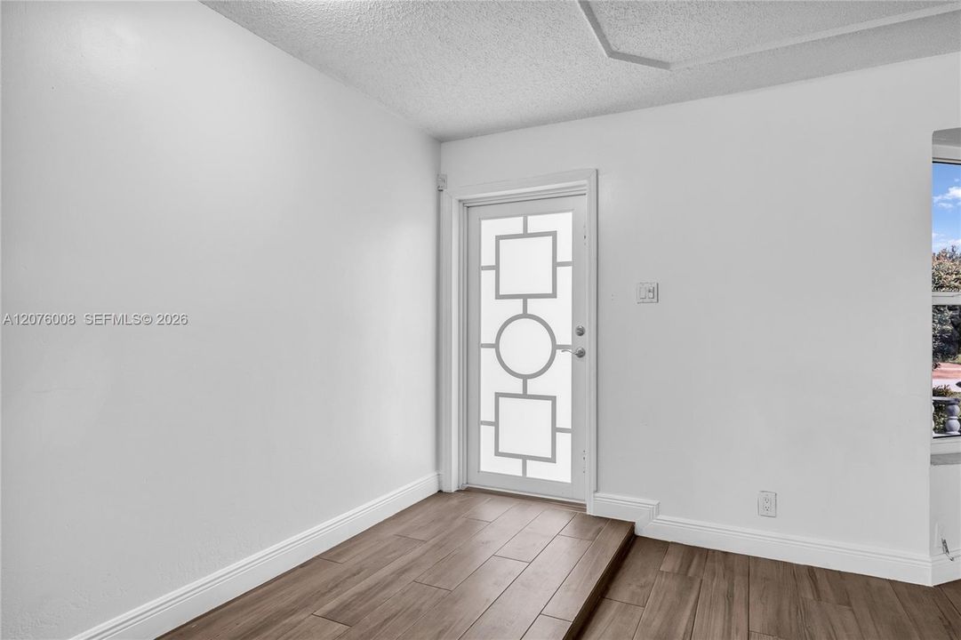 En Venta: $525,000 (4 camas, 2 baños, 1624 Pies cuadrados)