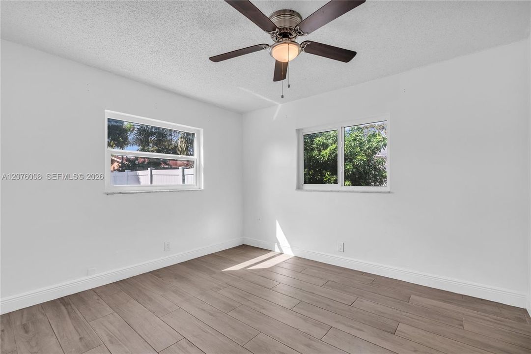 En Venta: $525,000 (4 camas, 2 baños, 1624 Pies cuadrados)