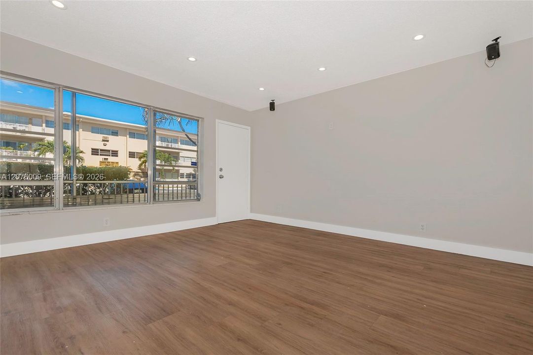 For Rent: $1,500 (1 beds, 1 baths, 676 Square Feet)