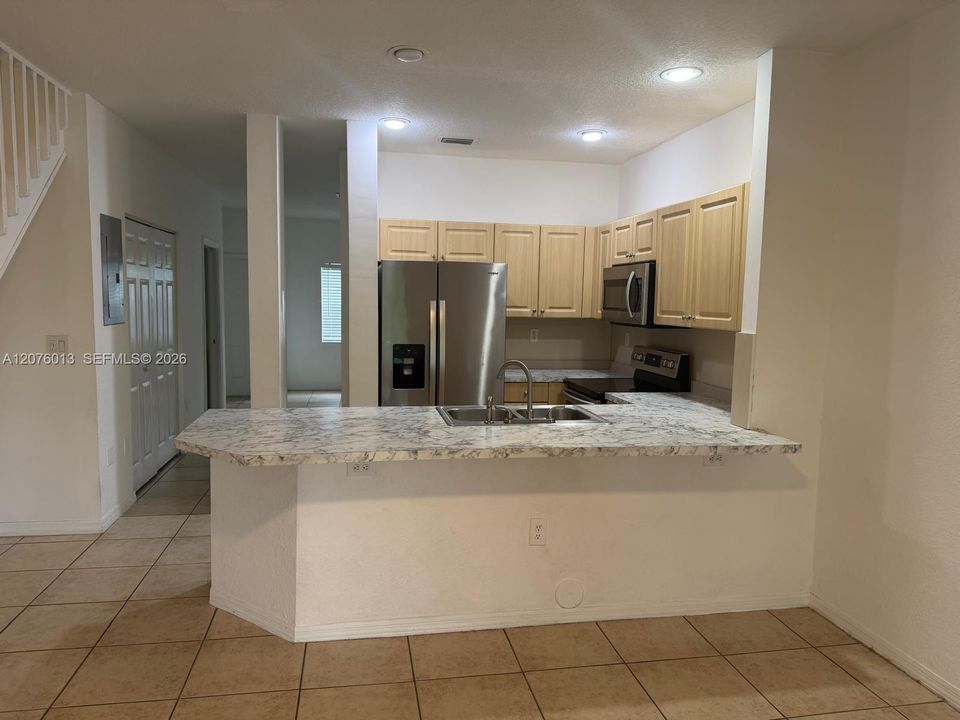 В аренду: $2,950 (3 спален, 2 ванн, 1420 Квадратных фут)