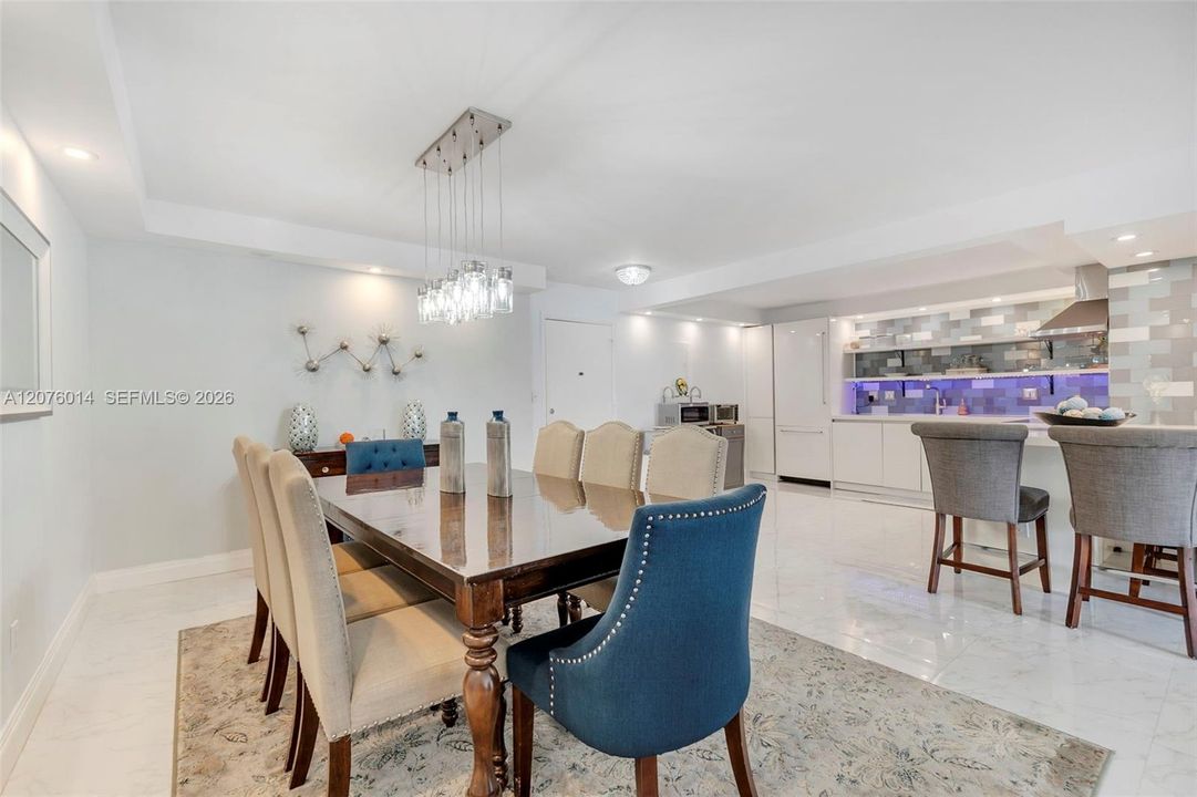 На продажу: $425,000 (2 спален, 2 ванн, 1370 Квадратных фут)