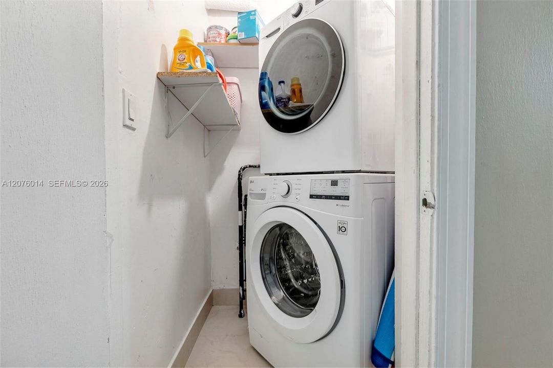 На продажу: $425,000 (2 спален, 2 ванн, 1370 Квадратных фут)