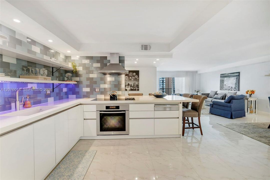 На продажу: $425,000 (2 спален, 2 ванн, 1370 Квадратных фут)