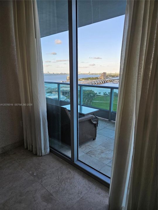 For Rent: $4,500 (1 beds, 1 baths, 938 Square Feet)