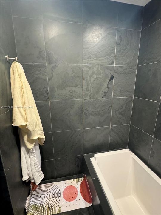 For Rent: $4,500 (1 beds, 1 baths, 938 Square Feet)