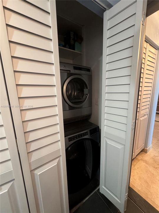For Rent: $4,500 (1 beds, 1 baths, 938 Square Feet)
