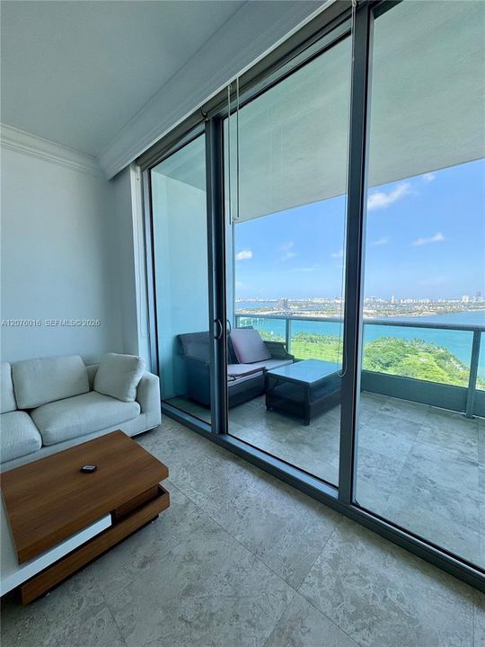 For Rent: $4,500 (1 beds, 1 baths, 938 Square Feet)