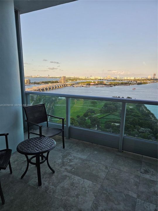 For Rent: $4,500 (1 beds, 1 baths, 938 Square Feet)