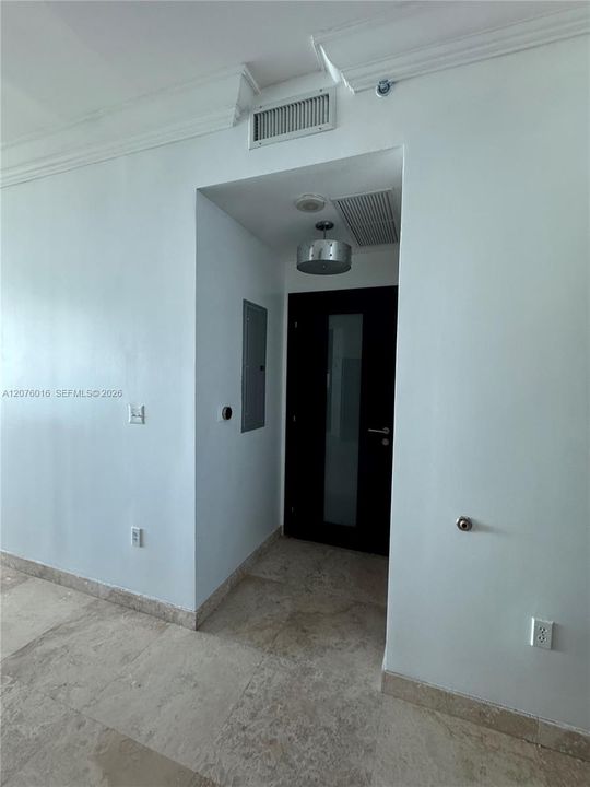 For Rent: $4,500 (1 beds, 1 baths, 938 Square Feet)