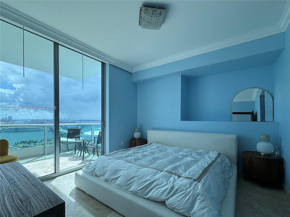 For Rent: $4,500 (1 beds, 1 baths, 938 Square Feet)