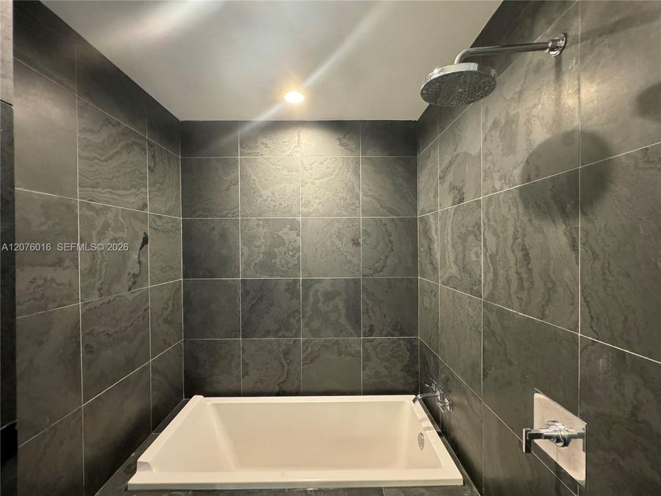 For Rent: $4,500 (1 beds, 1 baths, 938 Square Feet)