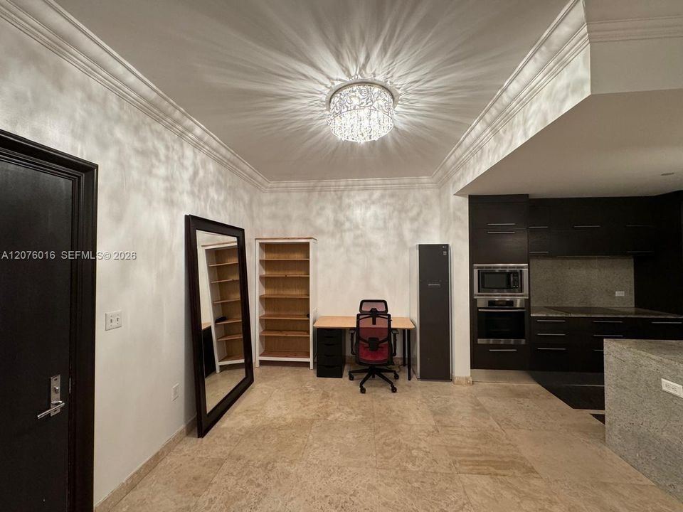 For Rent: $4,500 (1 beds, 1 baths, 938 Square Feet)