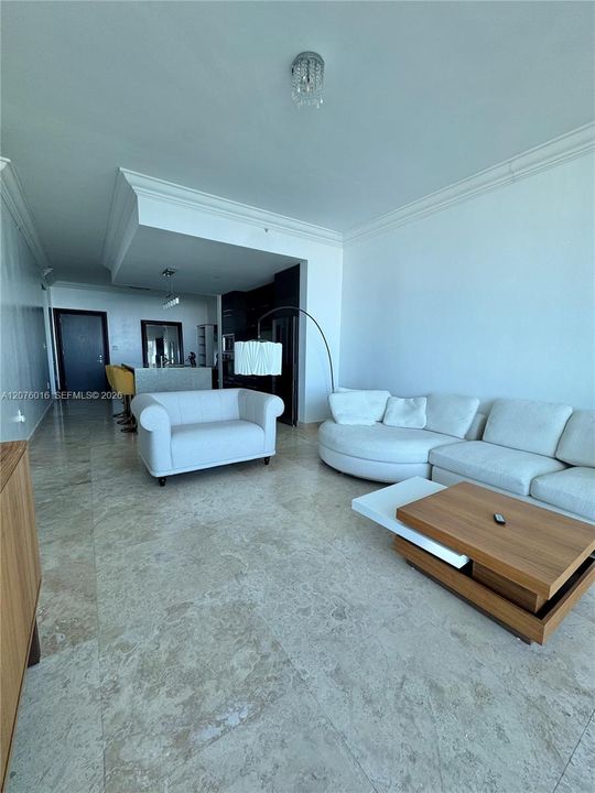 For Rent: $4,500 (1 beds, 1 baths, 938 Square Feet)