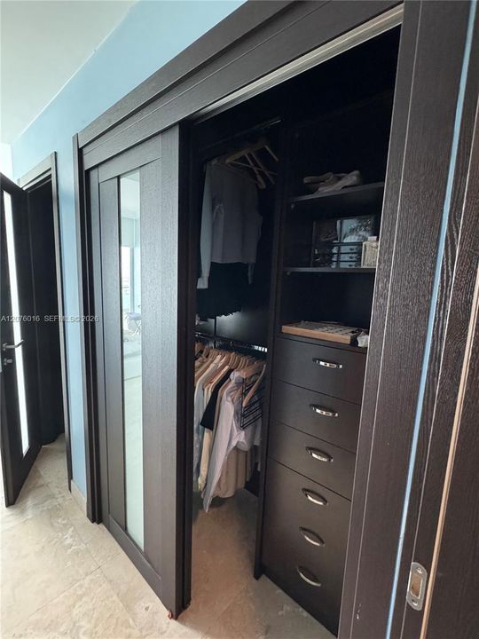 For Rent: $4,500 (1 beds, 1 baths, 938 Square Feet)