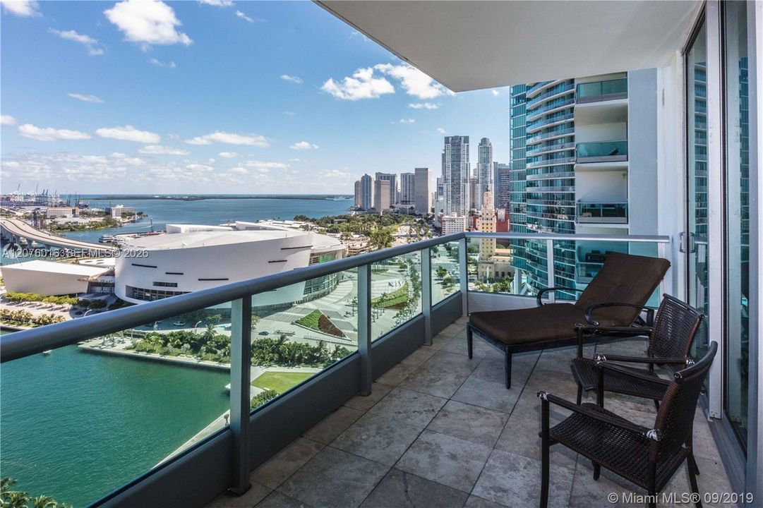 For Rent: $4,500 (1 beds, 1 baths, 938 Square Feet)