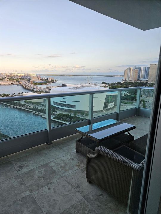 For Rent: $4,500 (1 beds, 1 baths, 938 Square Feet)