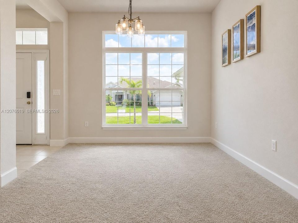En Venta: $428,000 (4 camas, 3 baños, 2311 Pies cuadrados)