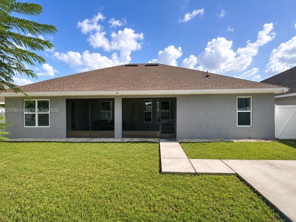 En Venta: $428,000 (4 camas, 3 baños, 2311 Pies cuadrados)
