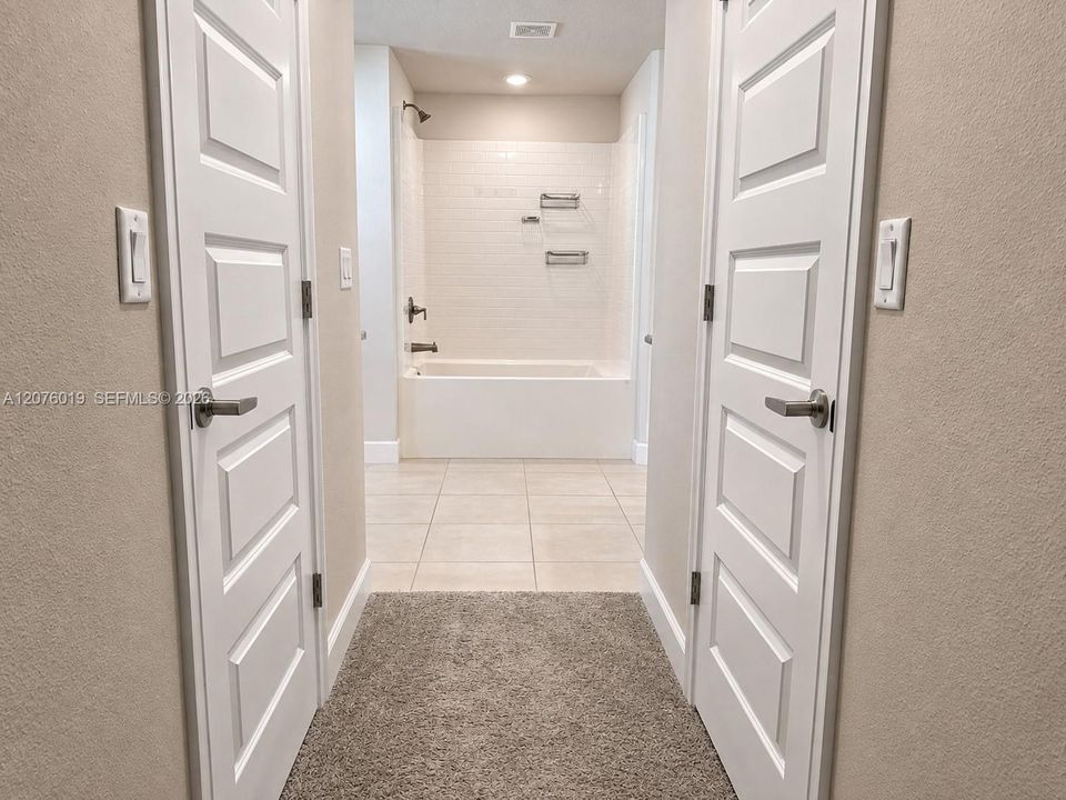 En Venta: $428,000 (4 camas, 3 baños, 2311 Pies cuadrados)