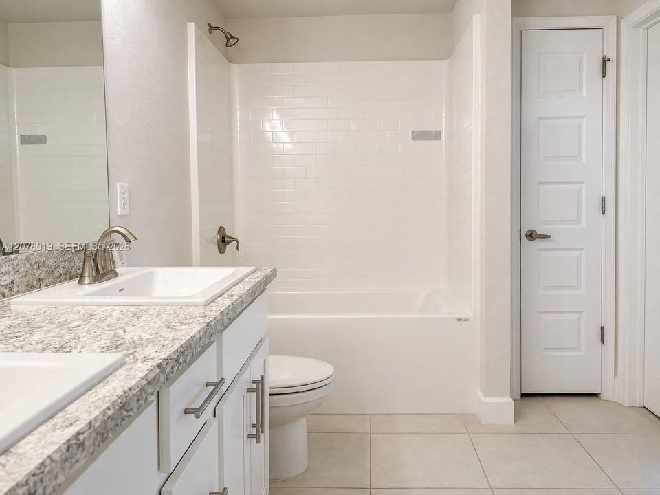 En Venta: $428,000 (4 camas, 3 baños, 2311 Pies cuadrados)