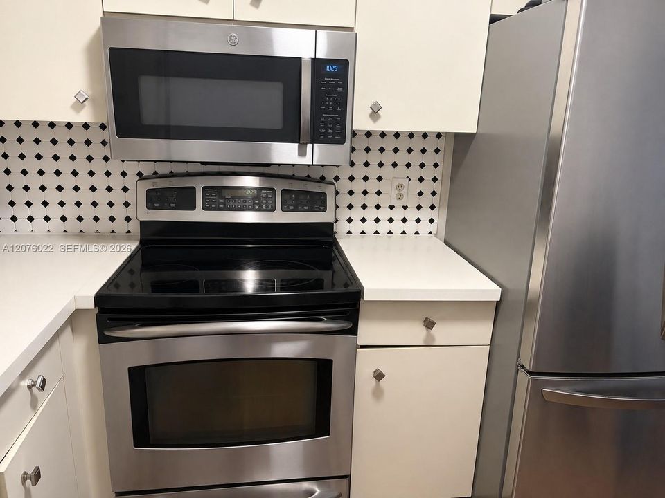 For Sale: $145,000 (2 beds, 2 baths, 1044 Square Feet)
