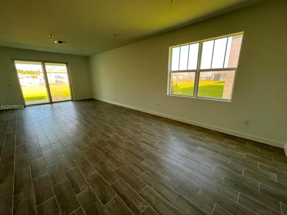 For Rent: $3,350 (3 beds, 2 baths, 1758 Square Feet)