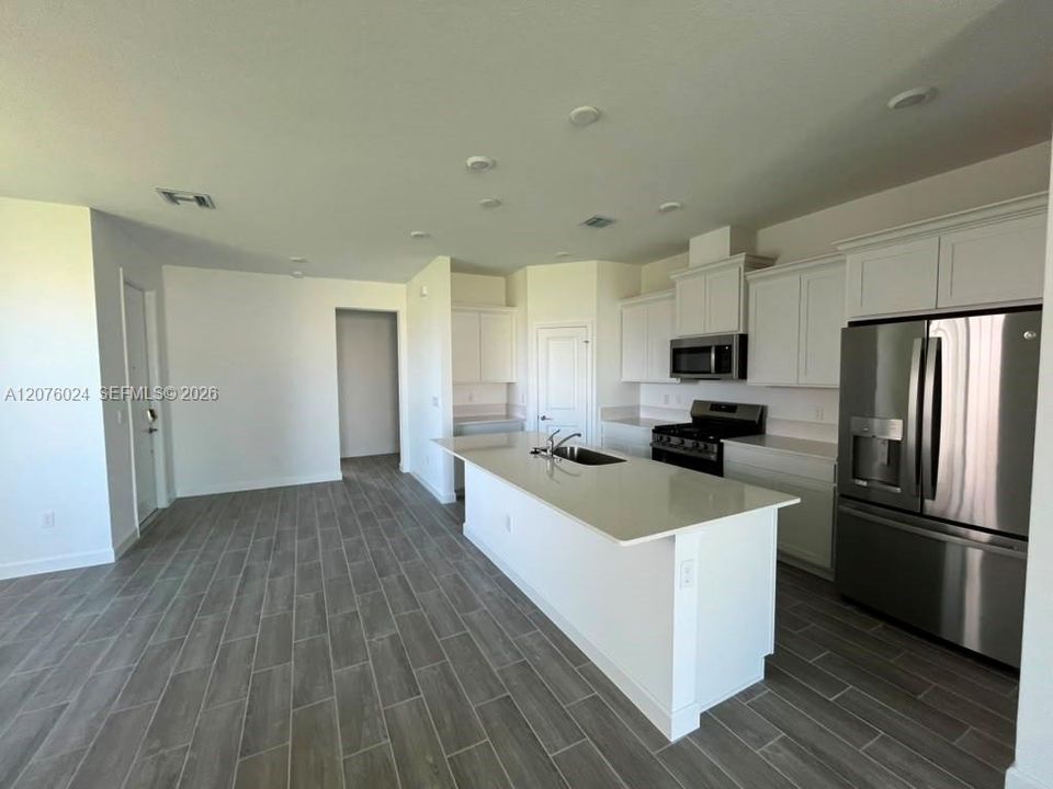 For Rent: $3,350 (3 beds, 2 baths, 1758 Square Feet)