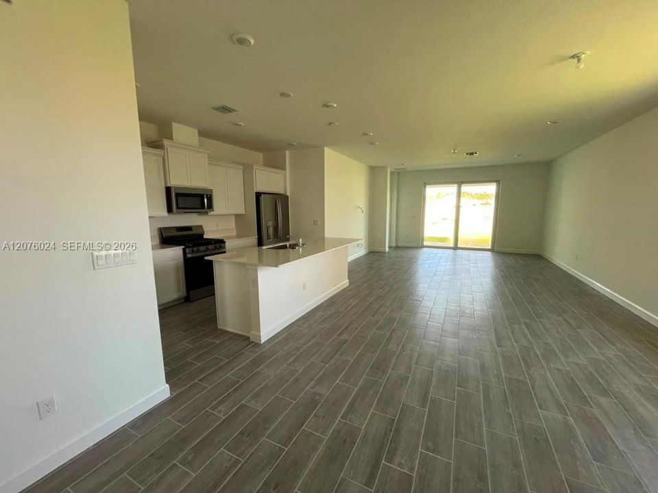 For Rent: $3,350 (3 beds, 2 baths, 1758 Square Feet)