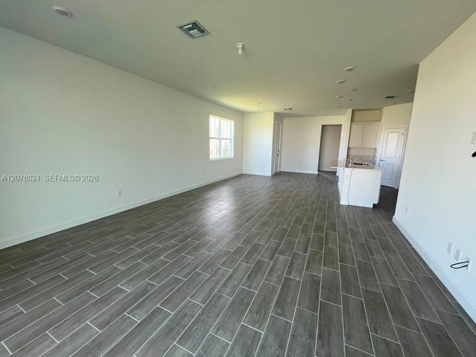 For Rent: $3,350 (3 beds, 2 baths, 1758 Square Feet)