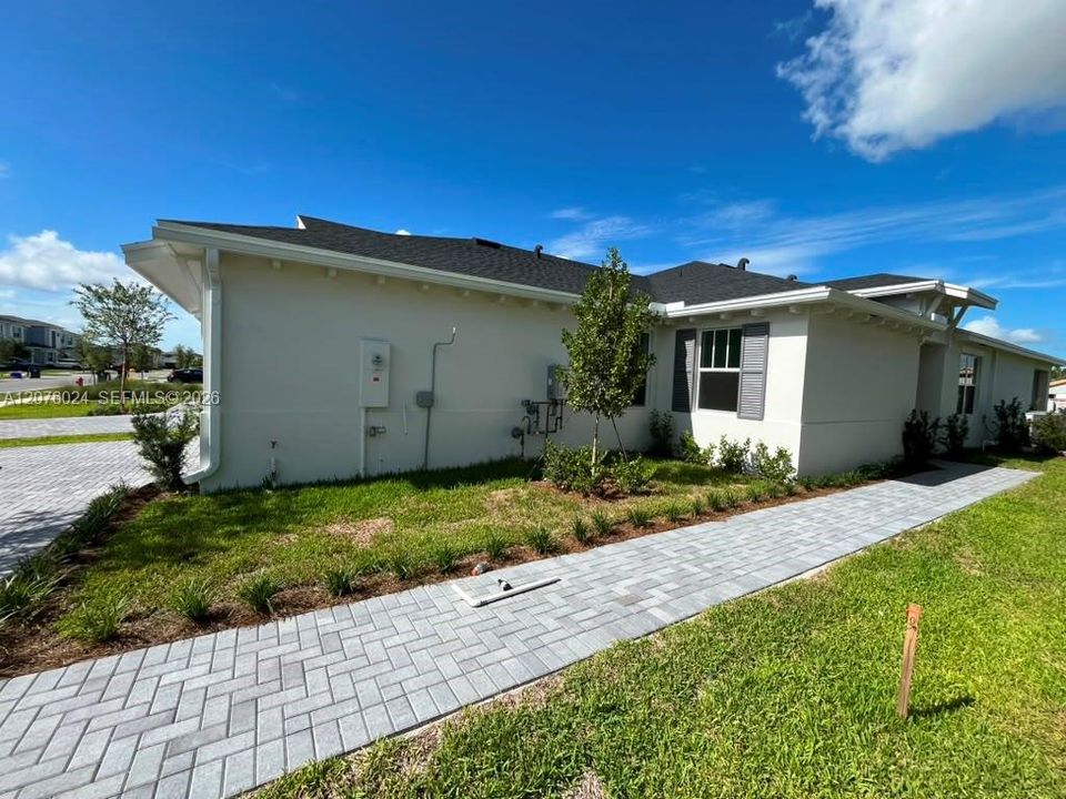 For Rent: $3,350 (3 beds, 2 baths, 1758 Square Feet)