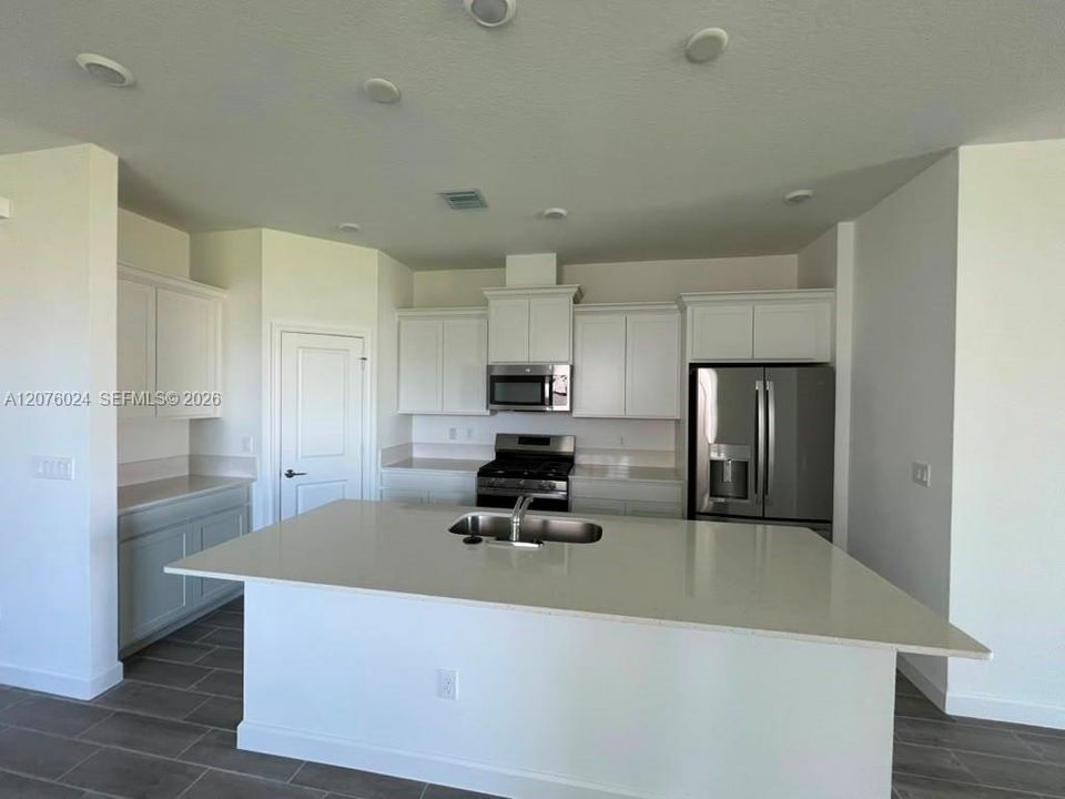 For Rent: $3,350 (3 beds, 2 baths, 1758 Square Feet)