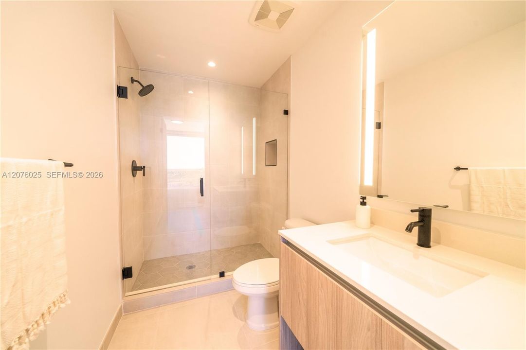 For Rent: $4,075 (2 beds, 2 baths, 807 Square Feet)