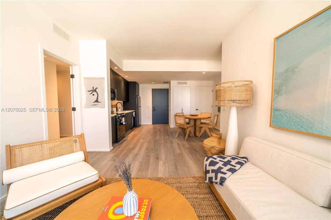 For Rent: $4,075 (2 beds, 2 baths, 807 Square Feet)