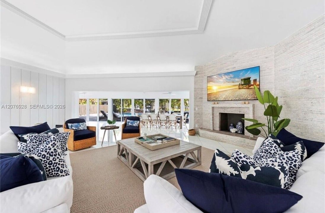 For Sale: $7,000,000 (5 beds, 3 baths, 4119 Square Feet)