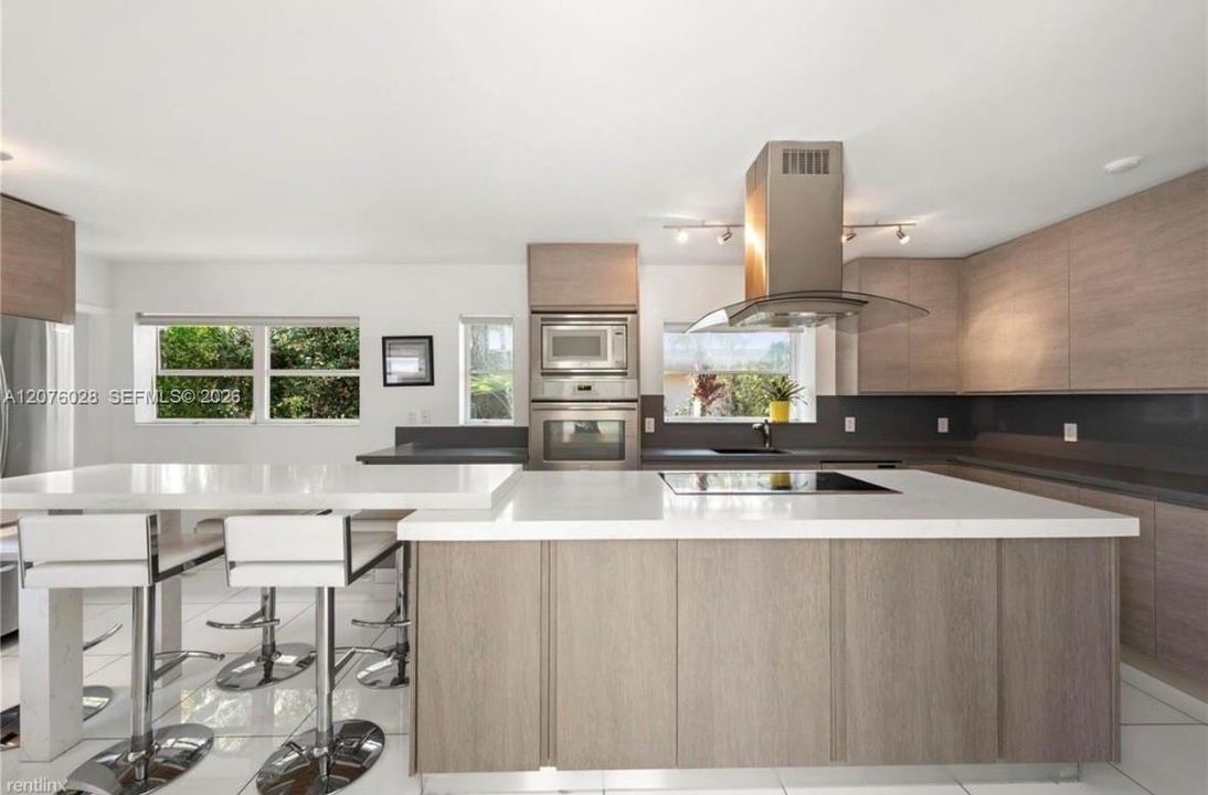 For Sale: $7,000,000 (5 beds, 3 baths, 4119 Square Feet)