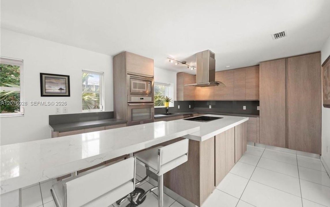 For Sale: $7,000,000 (5 beds, 3 baths, 4119 Square Feet)