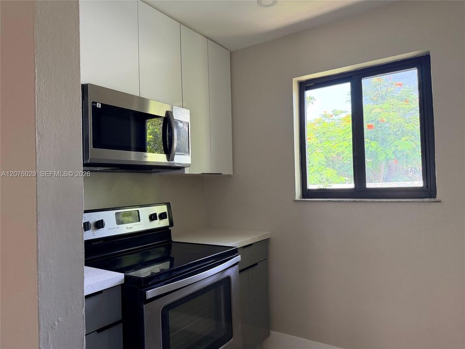 For Rent: $2,200 (8 beds, 4 baths, 3404 Square Feet)