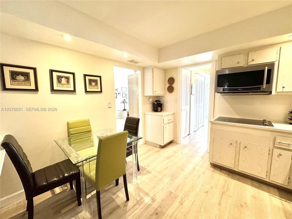 En Venta: $372,000 (2 camas, 2 baños, 1070 Pies cuadrados)