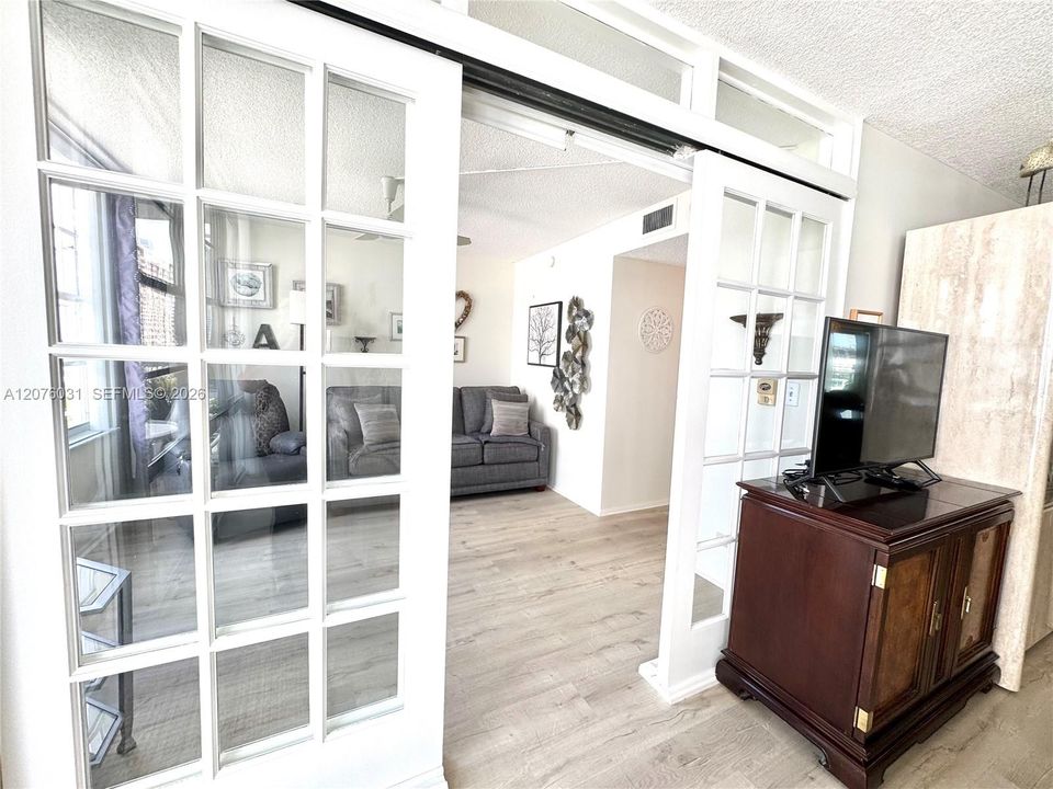 En Venta: $372,000 (2 camas, 2 baños, 1070 Pies cuadrados)