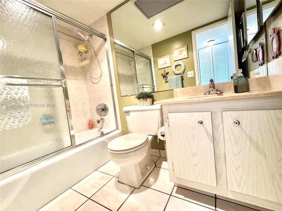 En Venta: $372,000 (2 camas, 2 baños, 1070 Pies cuadrados)